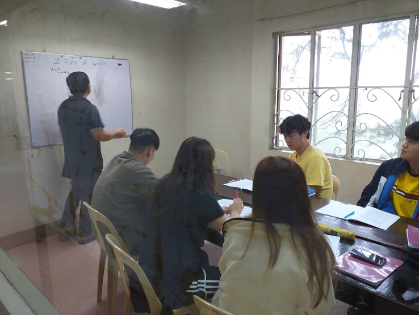 Lớp học nhóm nhỏ HELP Longlong