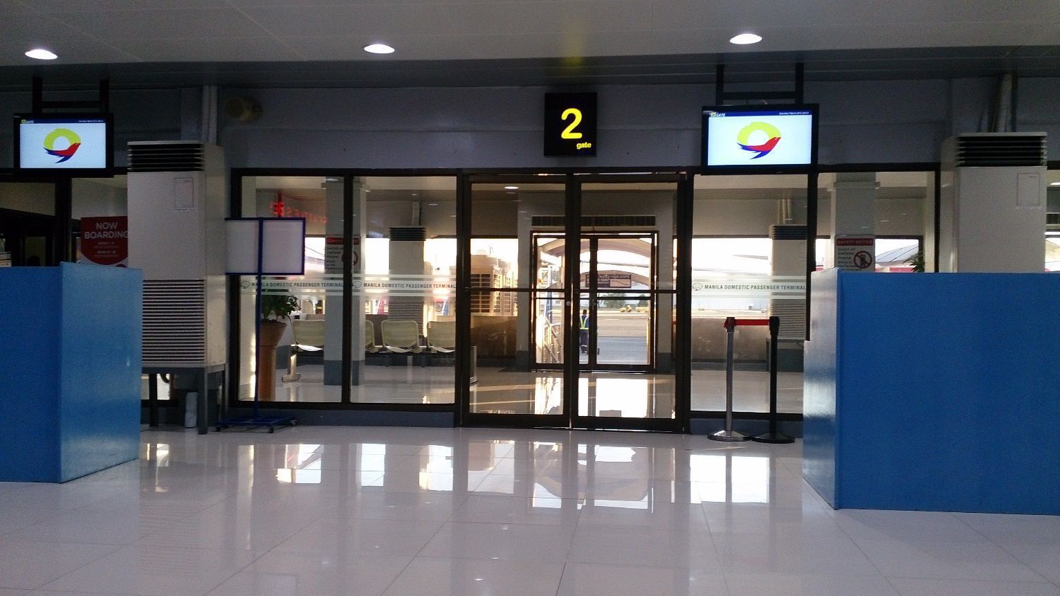 Phòng đợi của sân bay Manila.jpg