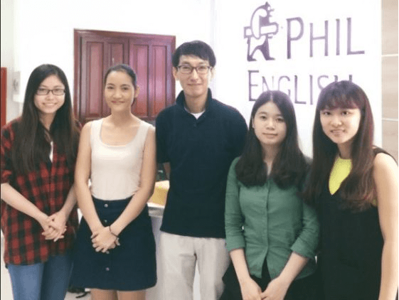 Phỏng vấn quản lý trường Keystone tại văn phòng Phil English Hồ Chí Minh.