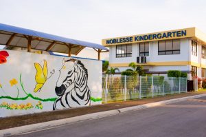 bao-cao-tham-quan-truong-quoc-te-nis-tai-clark