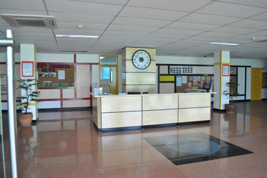 bao-cao-tham-quan-truong-quoc-te-nis-tai-clark4