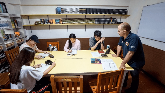 lop-hoc-voi-giao-vien-ban-ngu-truong-cip