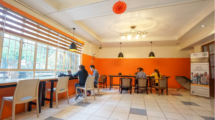 phong-van-hoc-vien-viet-nam-tai-truong-aj-1(1)