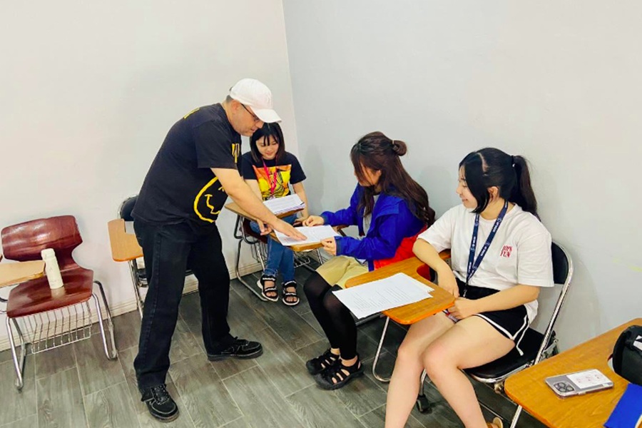 phan-tich-kh-truong-anh-ngu-cip-thang-12-2023-2