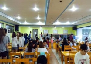 thuc-an-can-tin-tai-truong-uv-esl