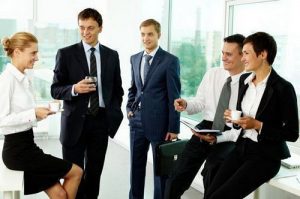 nguoi-di-lam-hoc-tieng-anh-nhu-the-nao-thi-phu-hop