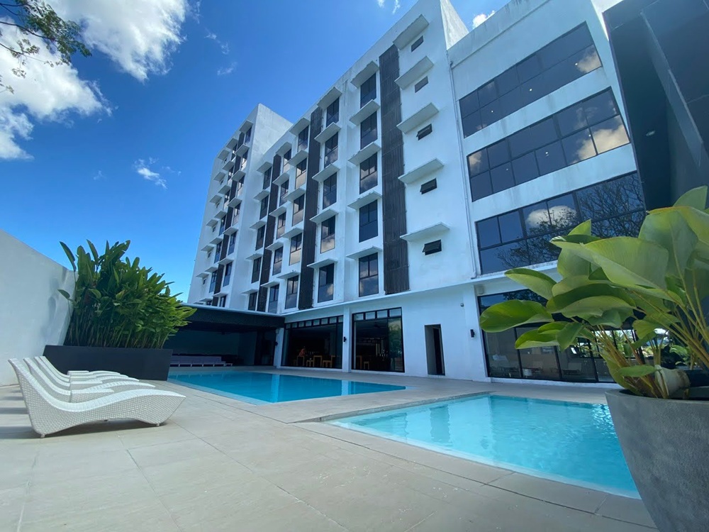 hồ bơi tại trường anh ngữ ev