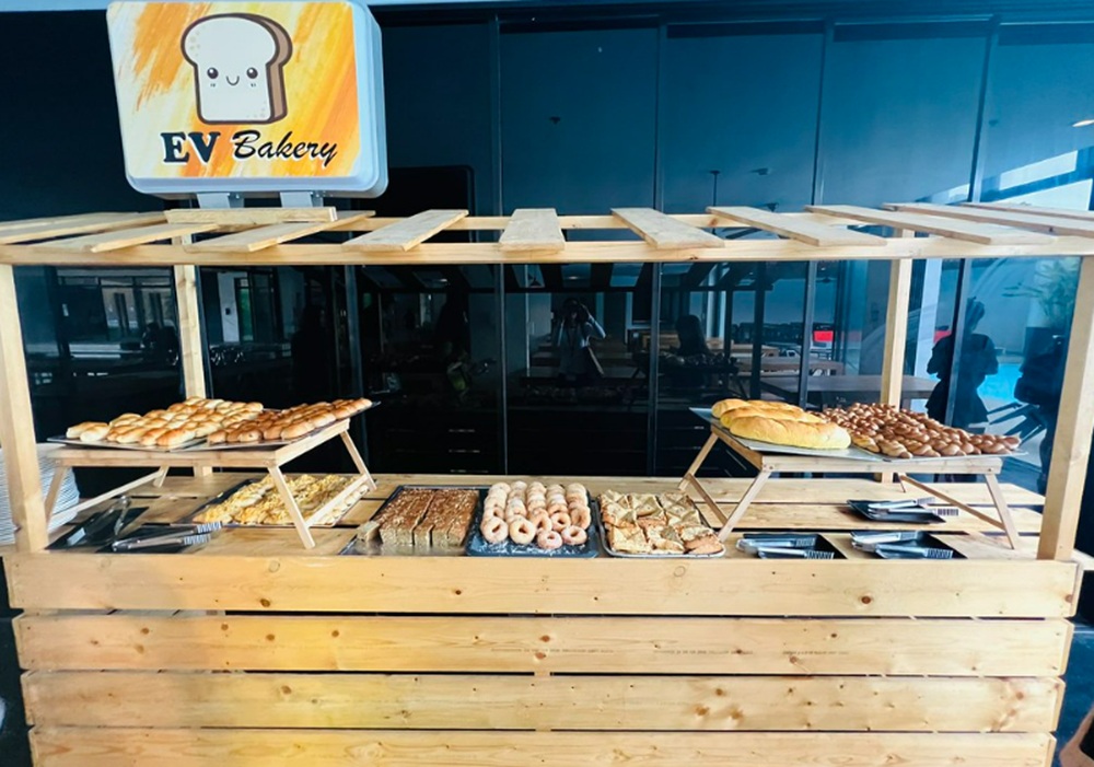 quầy bánh tại trường Anh ngữ EV