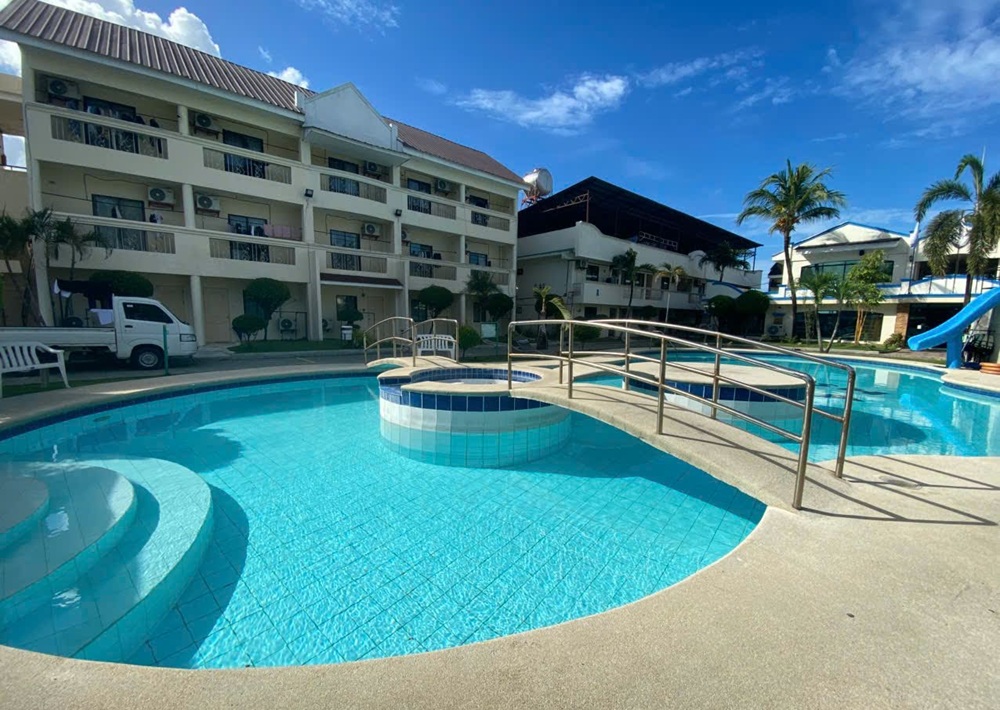 bể bơi tại trường fella sparta 